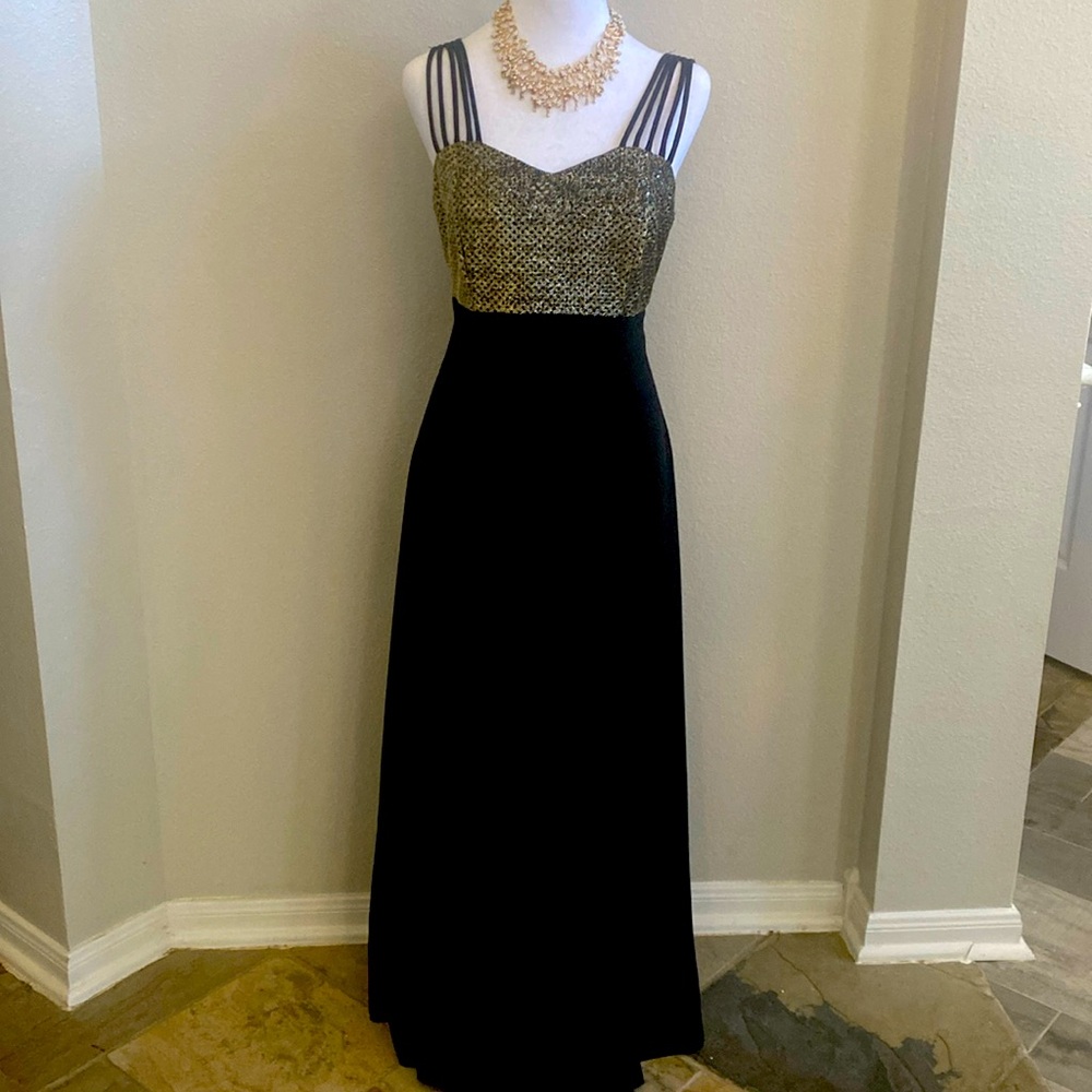 Black long dress for any semi formal or formal occasion size 8